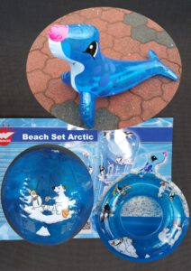 Beach Set Arctic aufblasbar bestehend aus Luftmatratze, Seehund, Wasserball und Schwimmring