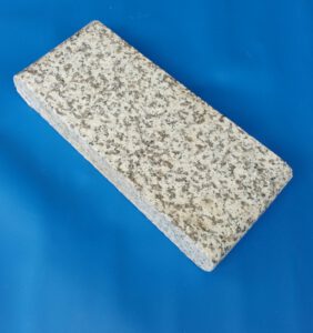 Beckenrandstein flach aus Granit